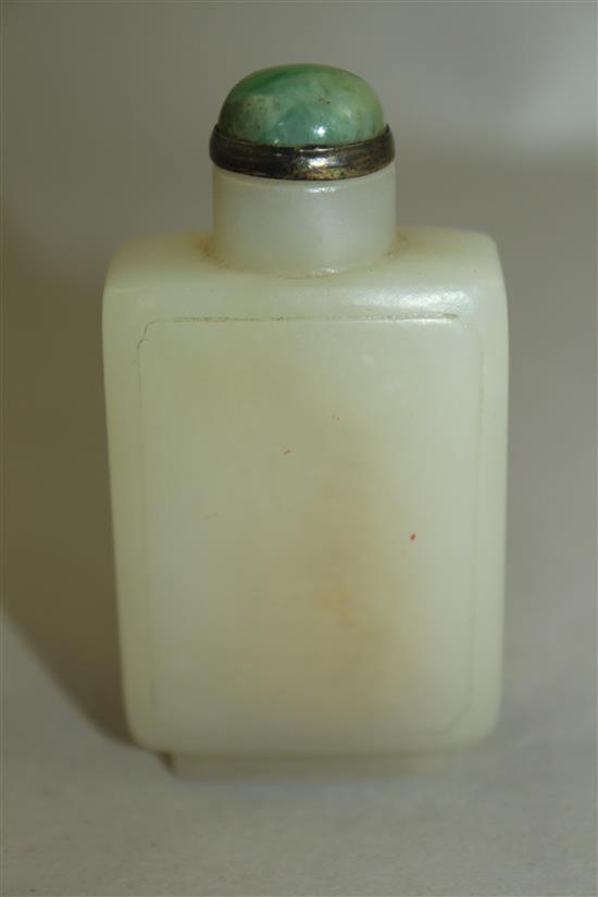 A Chinese pale celadon jade rectangular snuff bottle, 1750-1850, 5.6cm, jadeite and silver stopper